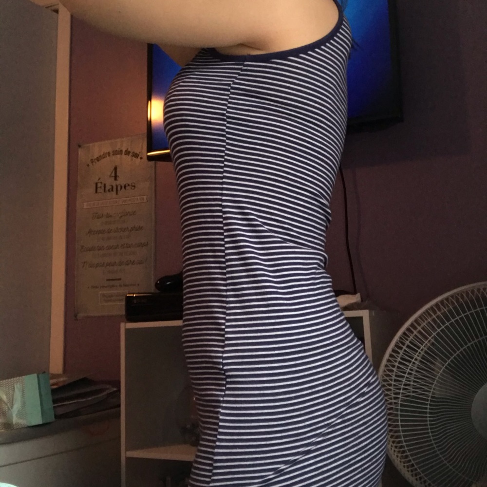 Robe moulante longue ouverte au jambe
